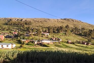 Aymara community of Luquina Chico by Lake Titicaca