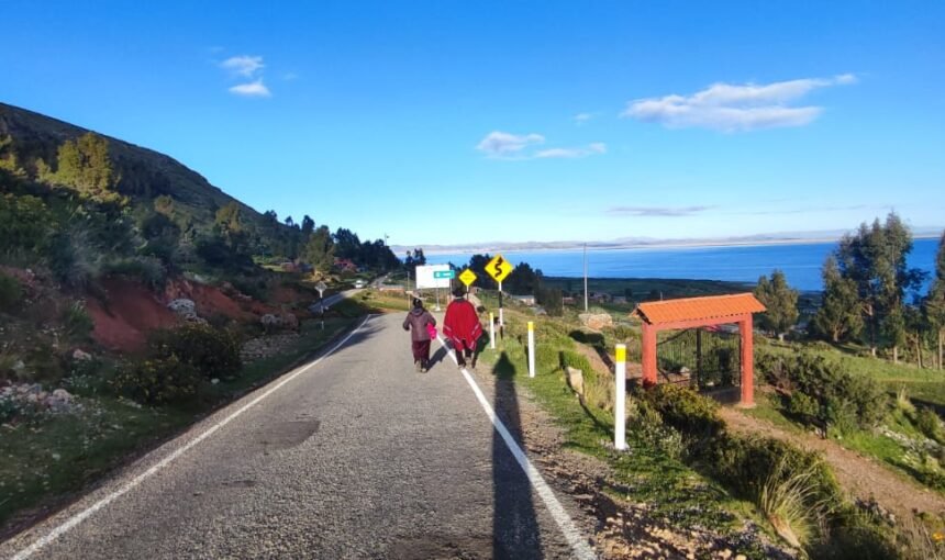 Senderismo y naturaleza en Luquina Chico – Rutas y paisajes del Lago Titicaca